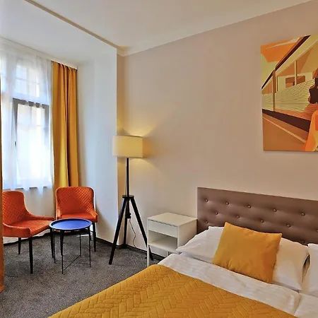 Hotel Pilgrim Karlovy Vary Exterior photo